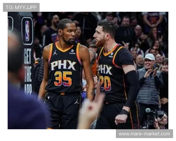 杜兰特关键时刻单打拉开差距，得分效率明显优于字母哥